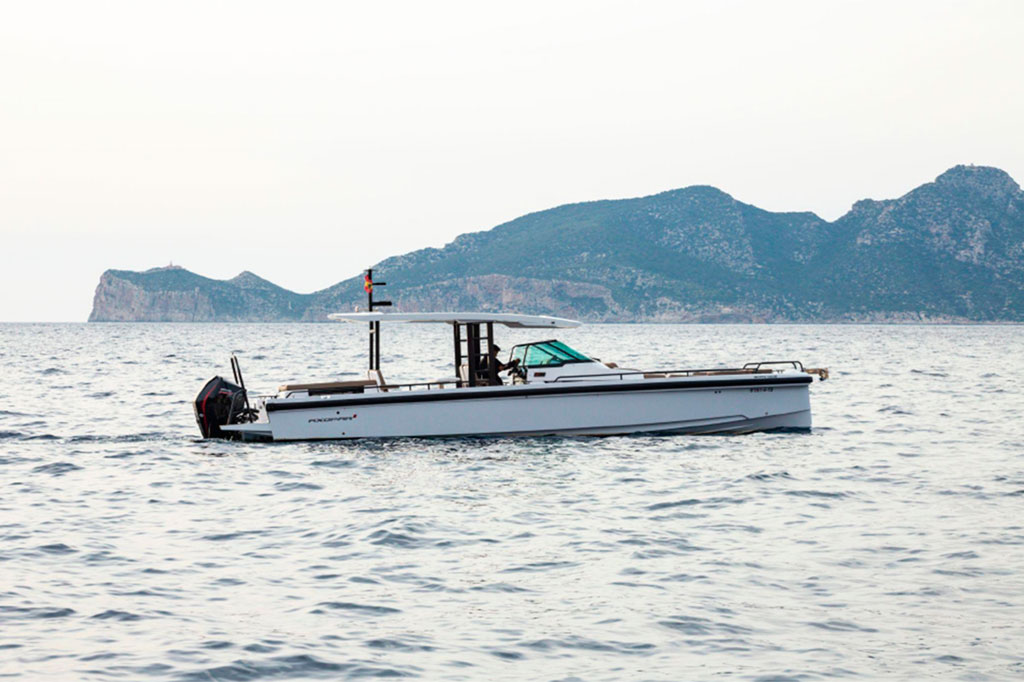 Rent a Boat Mallorca Axopar 37 Brabus Edition