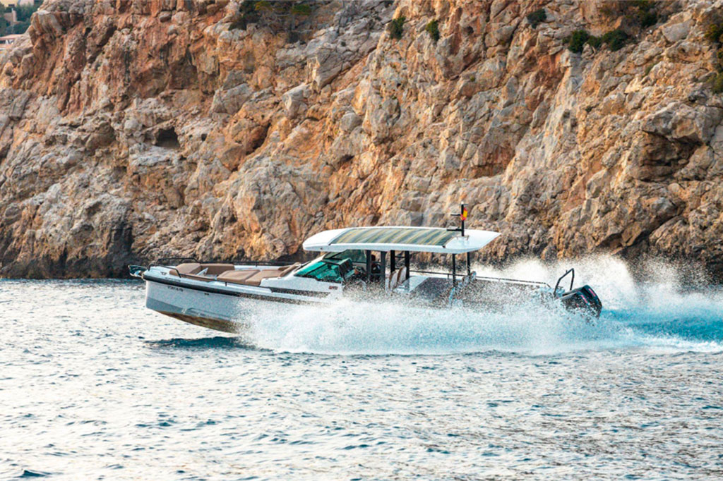 Rent a Boat Mallorca Axopar 37 Brabus Edition