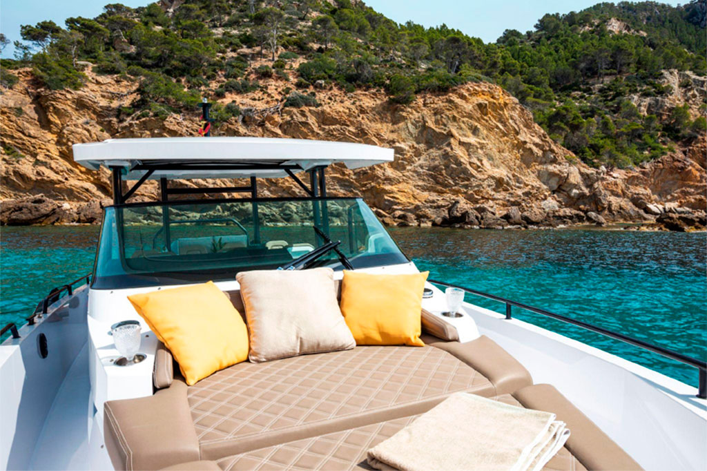 Rent a Boat Mallorca Axopar 37 Brabus Edition