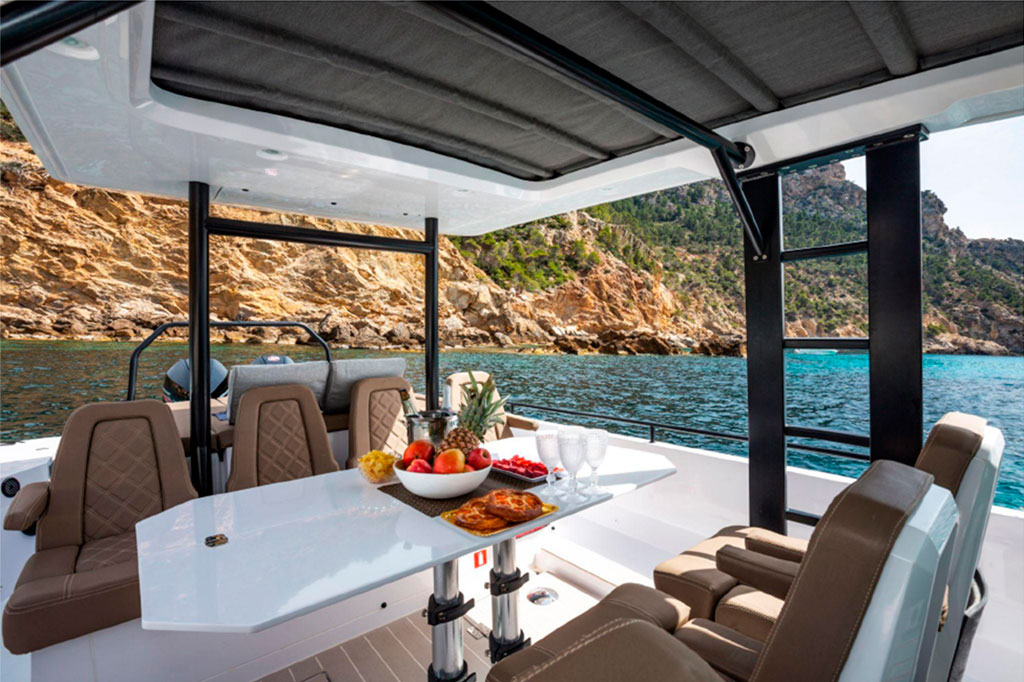 Rent a Boat Mallorca Axopar 37 Brabus Edition