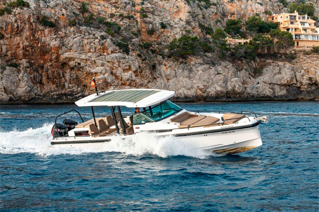 Rent a Boat Mallorca Axopar 37 Brabus Edition